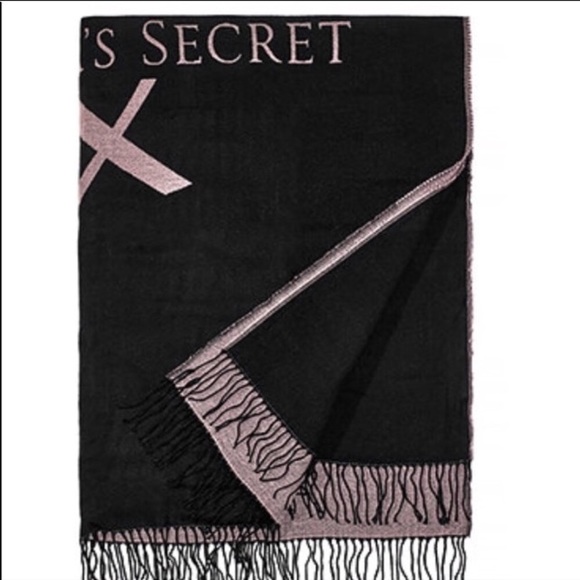 NWT not unwrapped Victoria’s Secret cozy blanket - Picture 3 of 4